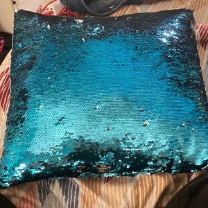Flip sequence pillow